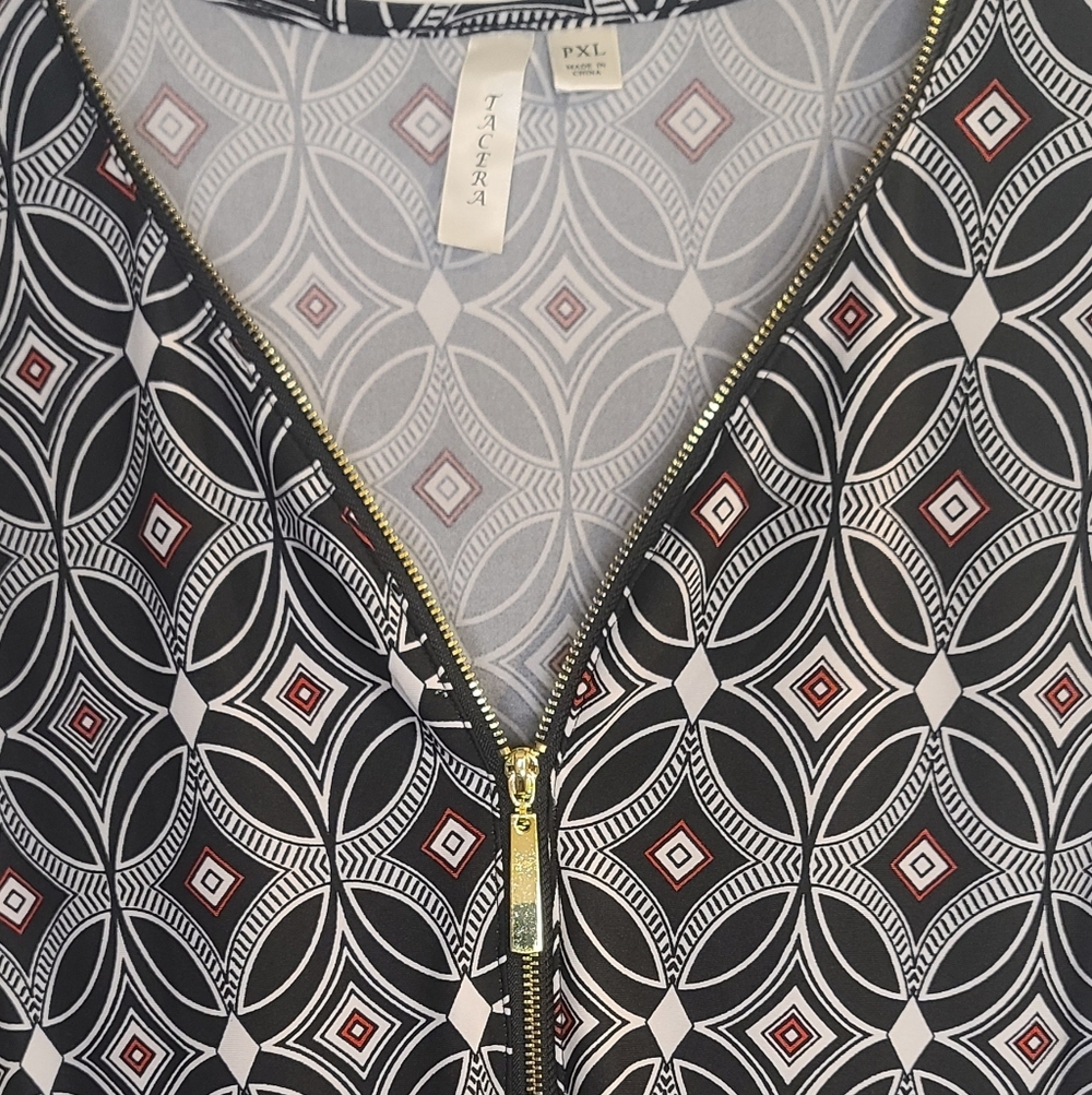 Tacera Black And Whithe Geometric Pattern Top. It has eyelets for a headband but - Picture 4 of 12